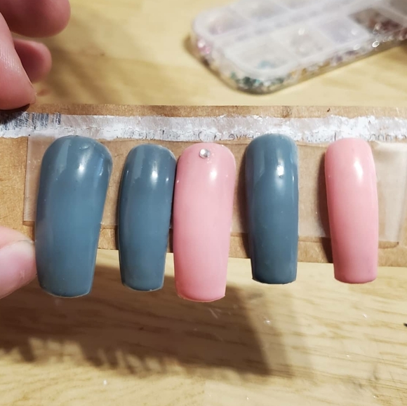 Pink and grey Press On Nails - Picture 3 of 3